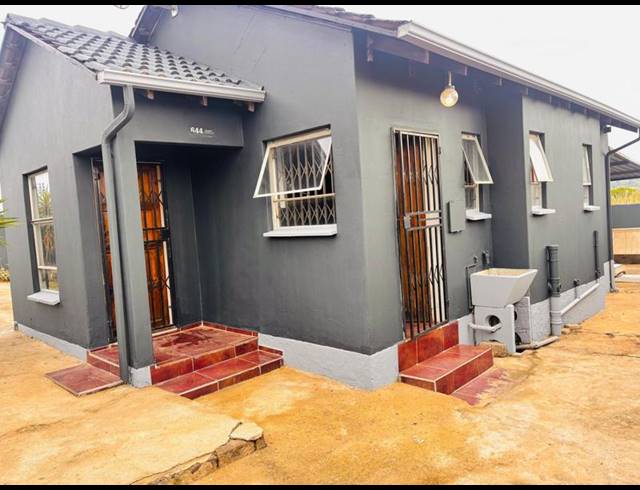 3 BEDROOM PROPERTY TO RENT IN FLEURHOF